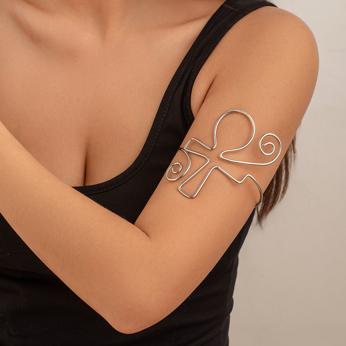 Retro fashion twisted snake shaped exaggerated wristband Leg Chain irregular winding closed loop eprolo